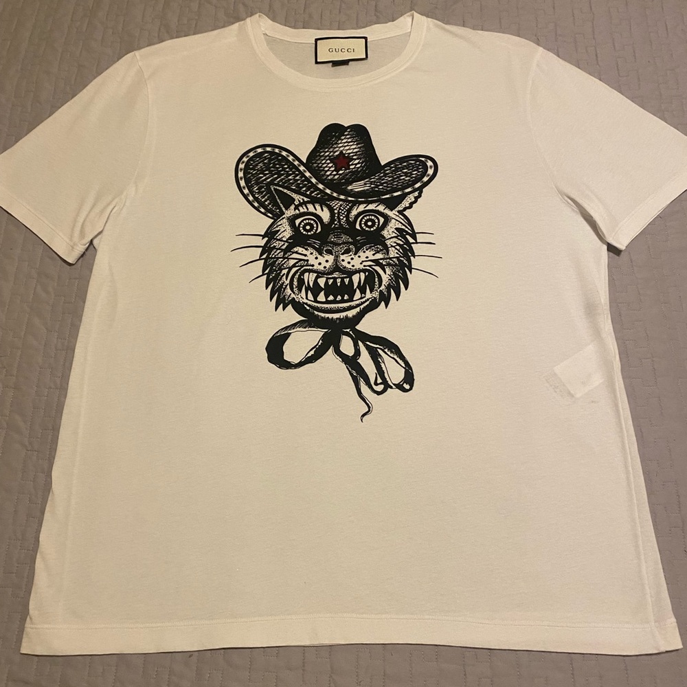 Very gently used white Gucci cat tee. Size XXXL worn once